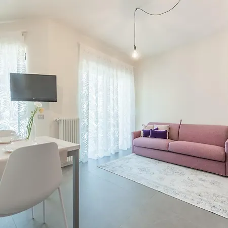 Casa Colbert, Apartamento *