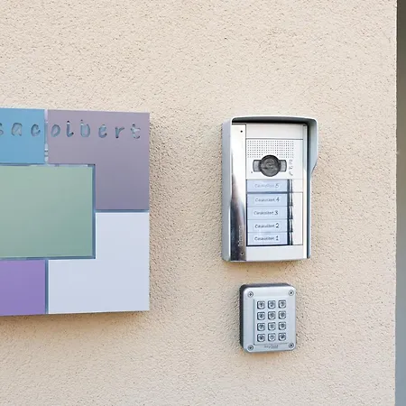 Casa Colbert, Apartamento *