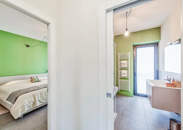 Casa Colbert, Daire *