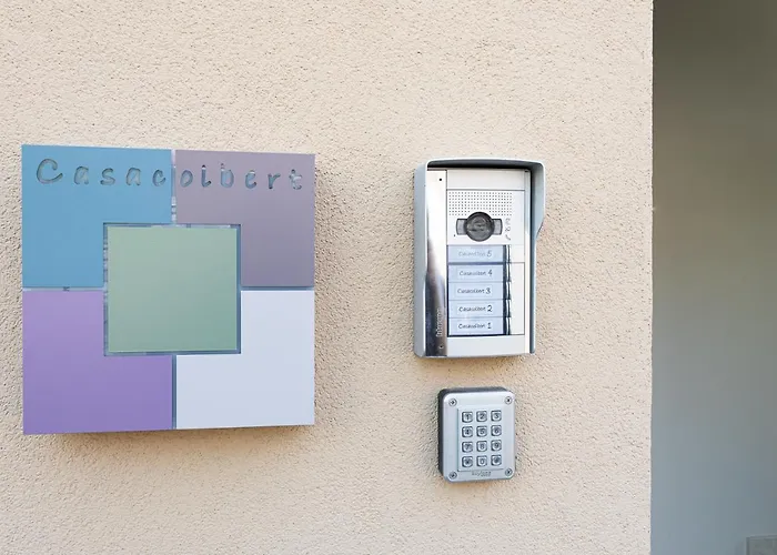 Casa Colbert, Daire *