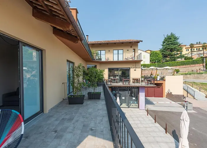 Casa Colbert, Daire *